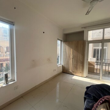 Room in 4 BHK Villa at Amrapali Leisure Valley, Amrapali Leisure Valley – for Rent
