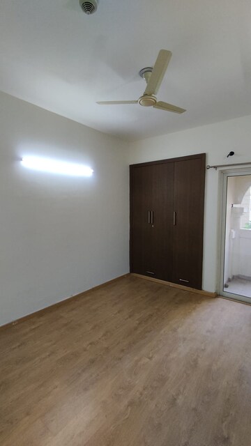 Room in 3 BHK Apartment at Moti Nagar – for Rent