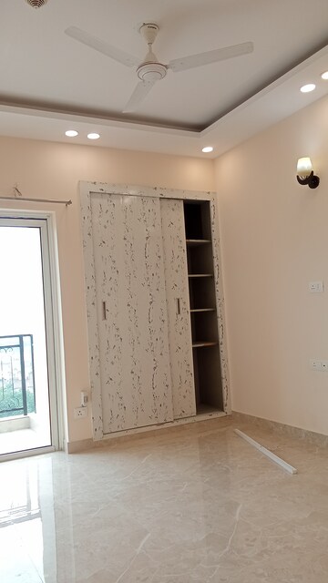 Room in 3 BHK Apartment at Moti Nagar – for Rent