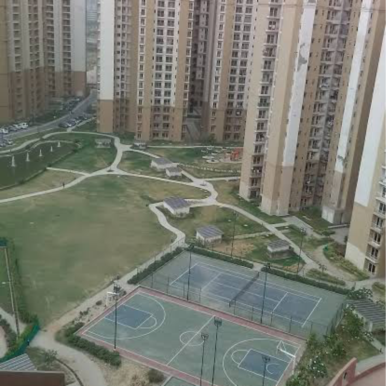 Balcony, paras-tierea 1 Bedroom 450 Sq.Ft. Apartment In Sector 137 Noida 8113926