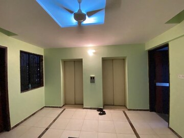 Room in 3 BHK Apartment at Shivtirth CHS Bandra, Bandra East – for Rent