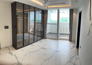 Room in 4 BHK Apartment at Park View Apartments, Sector 51 – for Sale