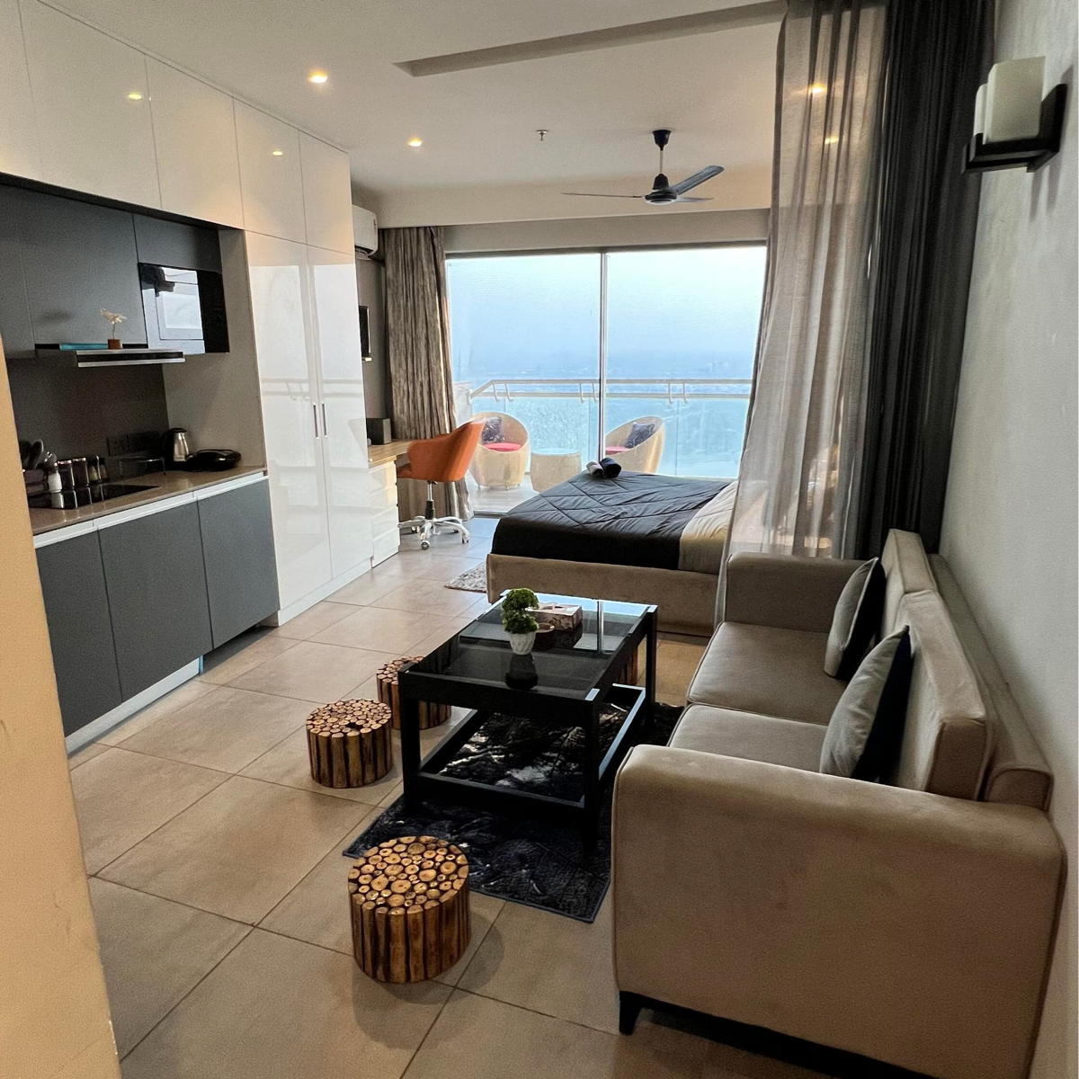 3 BHK + Servant Room Apartment For Sale in Mahagun Manorial