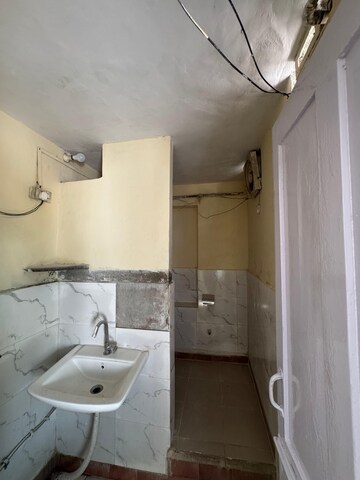 Bathroom in 1 BHK Builder Floor at Hauz Khas – for Rent