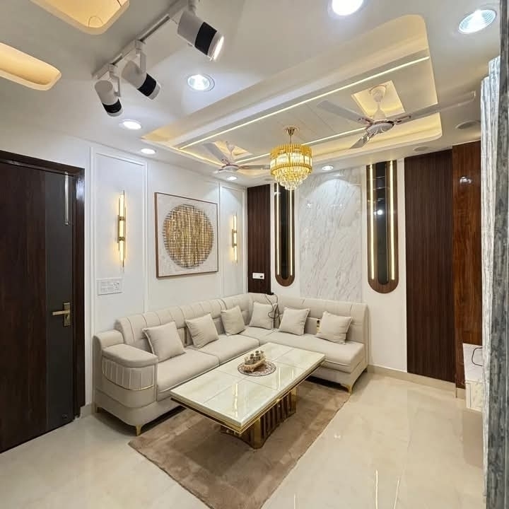 3 BHK + Pooja Room,Servant Room,Study Room,Extra Room Builder Floor For Sale in Ultra Luxury Apartment 