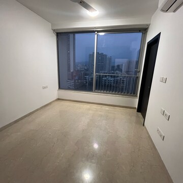 Room in 3 BHK Apartment at Oberoi Sky City, Khande Rao Dongari – for Rent