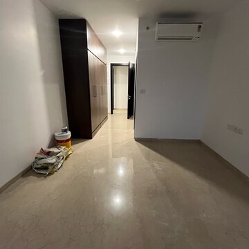 Room in 3 BHK Apartment at Oberoi Sky City, Khande Rao Dongari – for Rent