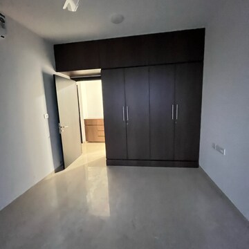 Room in 3 BHK Apartment at Oberoi Sky City, Khande Rao Dongari – for Rent