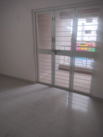 Room in 2 BHK Apartment at Parklane Lifeseasons, Dhanori – for Rent