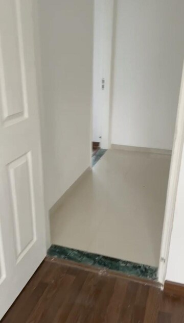 Room in 3 BHK Apartment at Sector 77 – for Rent