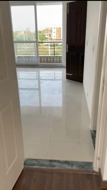 Room in 3 BHK Apartment at Sector 77 – for Rent