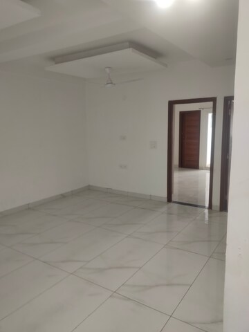 Room in 3 BHK Apartment at MS Enclave Zirakpur, Dhakoli Village – for Rent