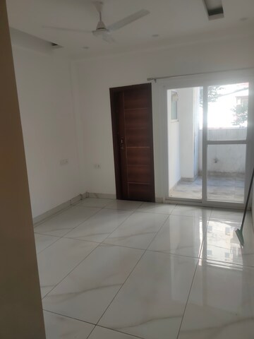 Room in 3 BHK Apartment at MS Enclave Zirakpur, Dhakoli Village – for Rent