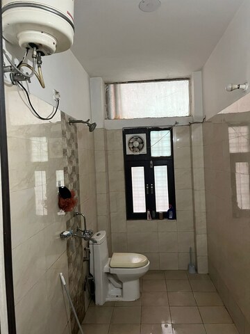 Bathroom in 1 BHK Builder Floor at Sector 28 – for Rent