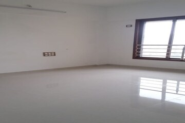 Room in 2 BHK Apartment at Jogeshwari West – for Rent