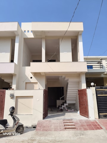 Master Bedroom in 3 BHK Independent House at Jankipuram Extension – for Sale