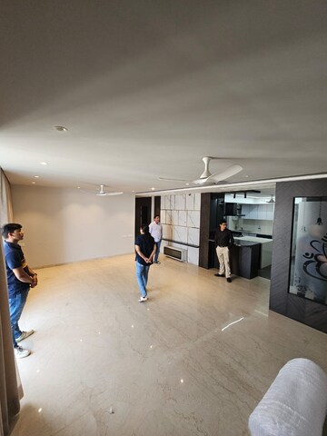 Room in 3 BHK Apartment at Oberoi Realty Exquisite, Goregaon East – for Rent