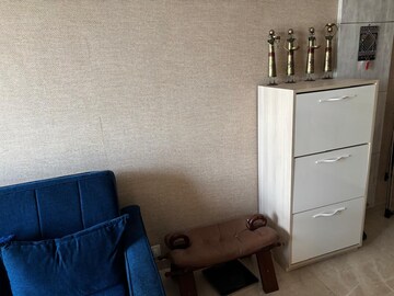 Furnished Amenities in 1 BHK Apartment at Hiranandani Regent Hill, Powai – for Rent