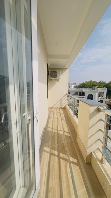 Balcony in 1 BHK Builder Floor at Sector 17 – for Rent