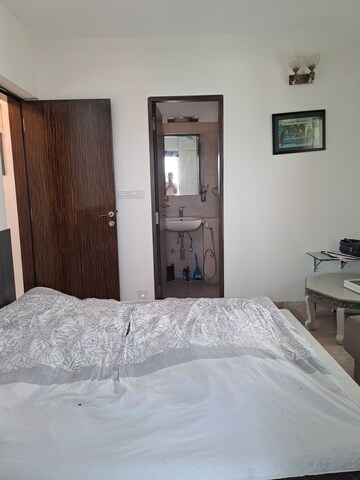 Bedroom in 2 BHK Apartment at Juhu – for Rent