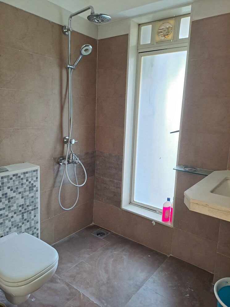 Bathroom, juhu 2 Bedroom 1100 Sq.Ft. Apartment In Juhu Mumbai 8114395