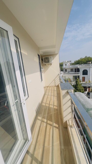 Balcony in 1 BHK Builder Floor at Sector 43 – for Rent