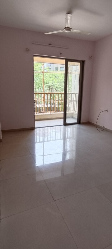 Room in 1.5 BHK Apartment at Lodha Casa Rio Gold, Dombivli East – for Sale