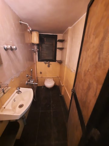 Master Bedroom in 2 BHK Apartment at Shree Vinayak Society, Vile Parle East – for Rent