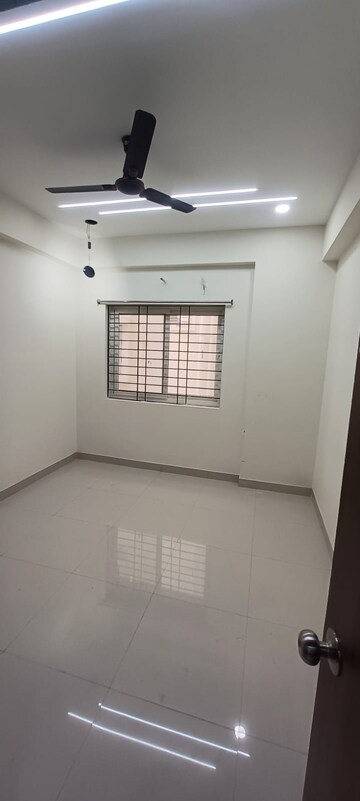 Room in 2.5 BHK Apartment at HPR Lakefront, Hafeezpet – for Sale
