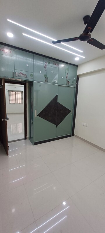 Room in 2.5 BHK Apartment at HPR Lakefront, Hafeezpet – for Sale