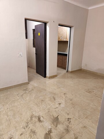 Room in 3 BHK Independent House at Palam Vihar Residents Association, Palam Vihar – for Sale