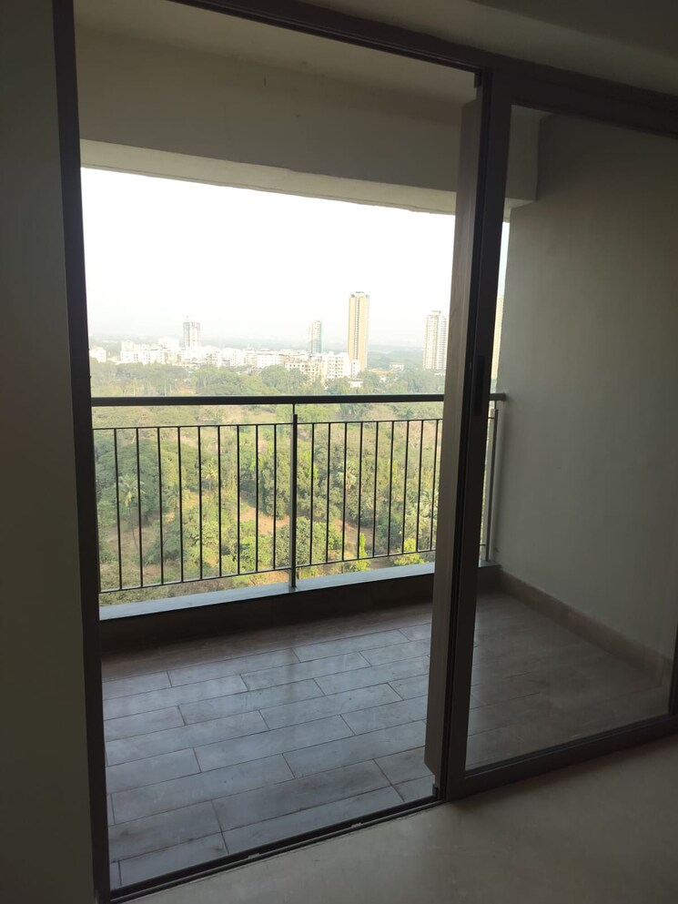 Balcony, kalpataru-paramount-d 2 Bedroom 711 Sq.Ft. Apartment In Kapur Bawdi Thane 8114511