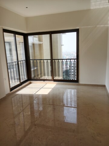 Room in 3 BHK Apartment at Mirchandani Triton, Santacruz West – for Sale