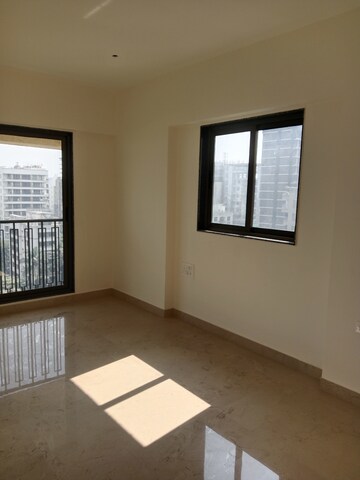 Room in 3 BHK Apartment at Mirchandani Triton, Santacruz West – for Sale