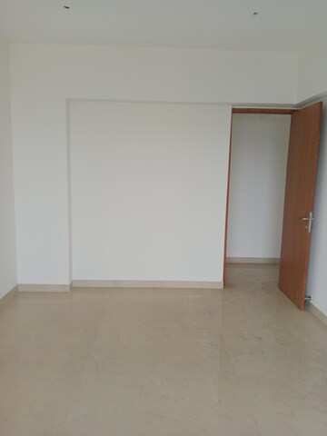 Room in 3 BHK Apartment at Mirchandani Triton, Santacruz West – for Sale