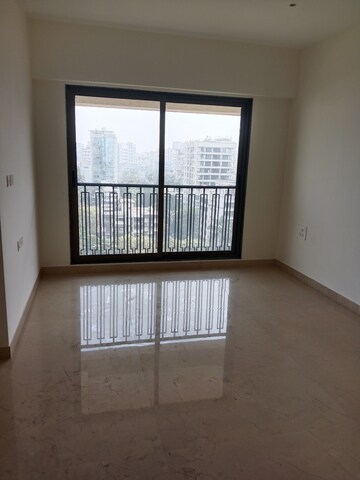 Room in 3 BHK Apartment at Mirchandani Triton, Santacruz West – for Sale