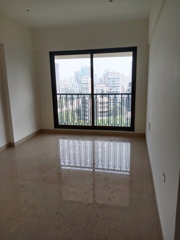 Room in 3 BHK Apartment at Mirchandani Triton, Santacruz West – for Sale
