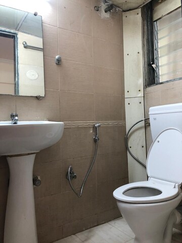 Bathroom in 6 BHK Apartment at Sheela Smruti Apartment, Vile Parle East – for Sale