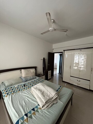 Bedroom in 2.5 BHK Apartment at Oberoi Realty Woods, Goregaon East – for Rent