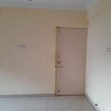 Room in 2 BHK Apartment at Runwal Estate, Kolshet Road – for Rent