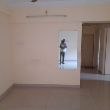 Room in 2 BHK Apartment at Runwal Estate, Kolshet Road – for Rent