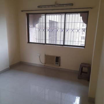Room in 2 BHK Apartment at Runwal Estate, Kolshet Road – for Rent