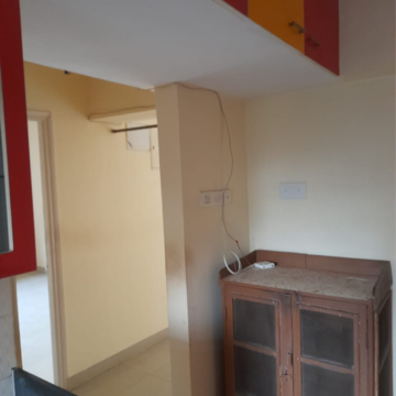 Room in 2 BHK Apartment at Runwal Estate, Kolshet Road – for Rent