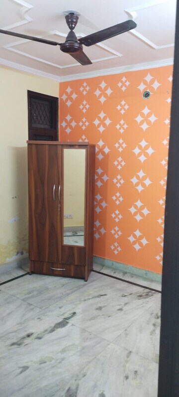 Room in 3.5 BHK Builder Floor at Govindpuri – for Rent