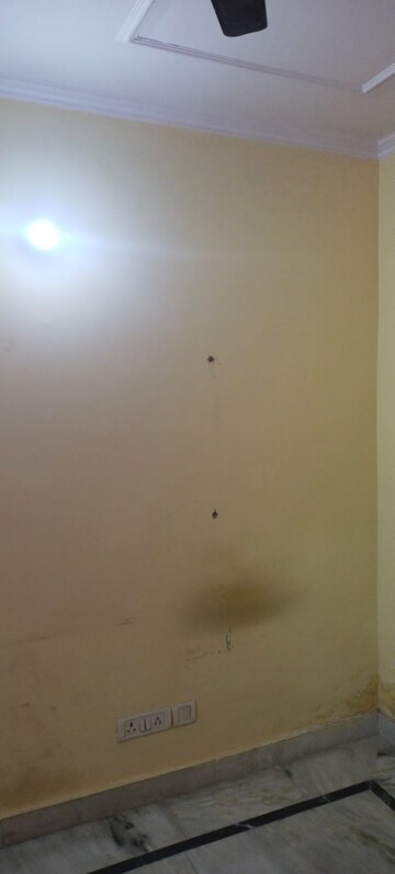 Room in 3.5 BHK Builder Floor at Govindpuri – for Rent
