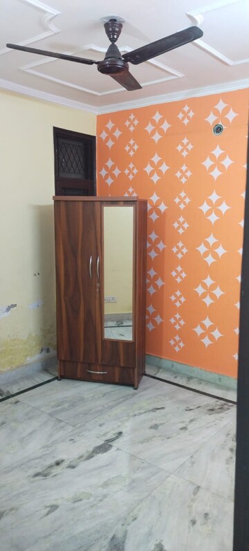Room in 3.5 BHK Builder Floor at Govindpuri – for Rent