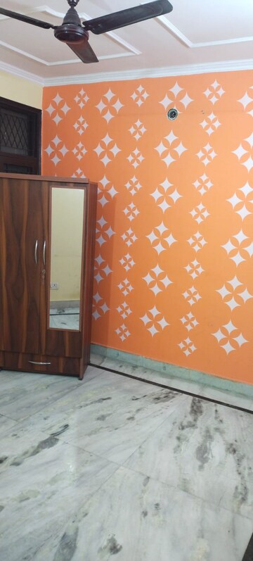Room in 3.5 BHK Builder Floor at Govindpuri – for Rent