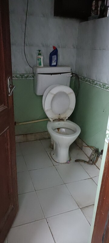 Bathroom in 2.5 BHK Villa at Sector 41 – for Rent