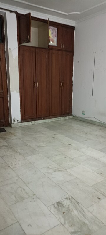 Room in 2.5 BHK Villa at Sector 41 – for Rent