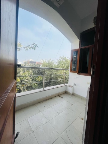 Balcony in 1 BHK Builder Floor at Ansal Sushant Lok I, Sector 43 – for Rent